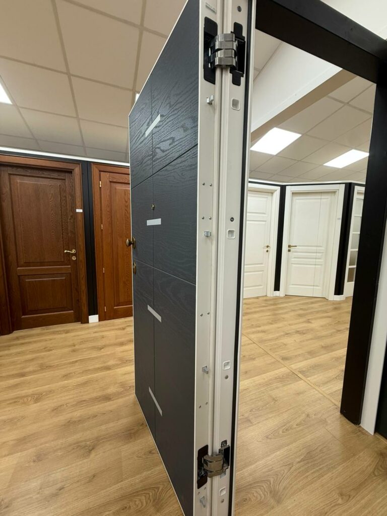 Portone blindato D180 apertura