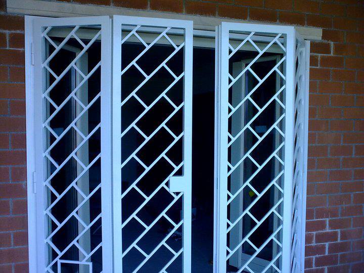 Griglia di sicurezza su porta finestra