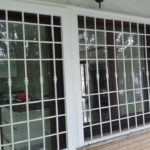 Griglia e finestra di sicurezza bianca