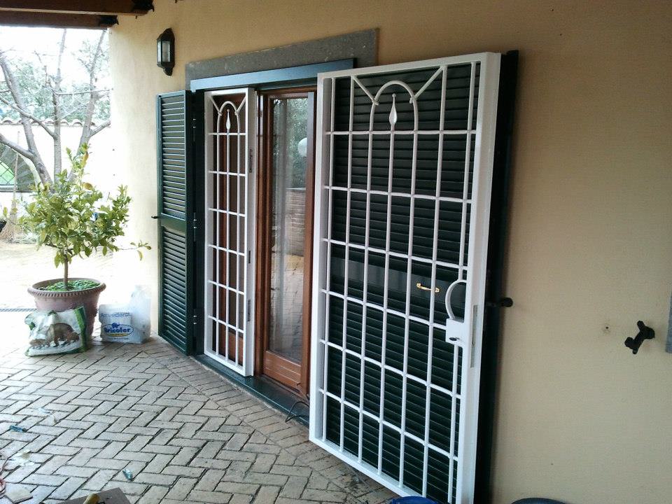 Griglia porta di sicurezza con persiane