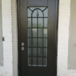 Portone blindfato con vetro e griglia