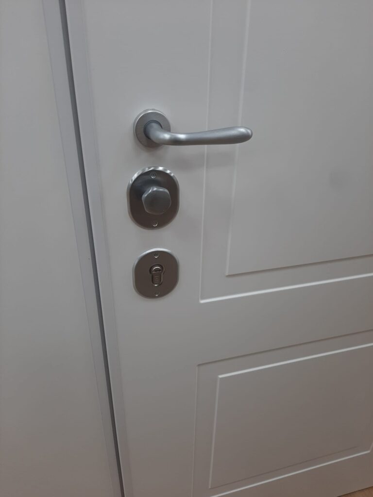 porta blindata dettaglio chiusura interna